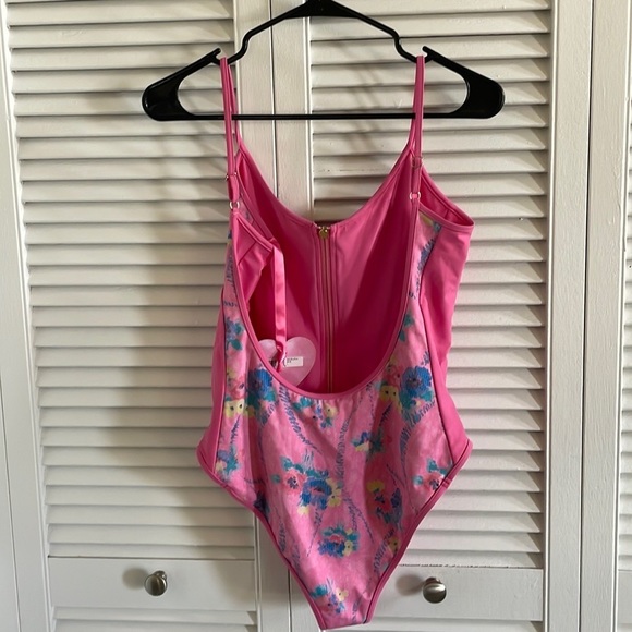 LoveShackFancy × Beach Riot Hibiscus One Piece Swimsuit - NWT - Picture 4 of 4